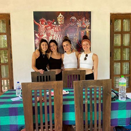 דמבולה Lake Island Home Stay מראה חיצוני תמונה