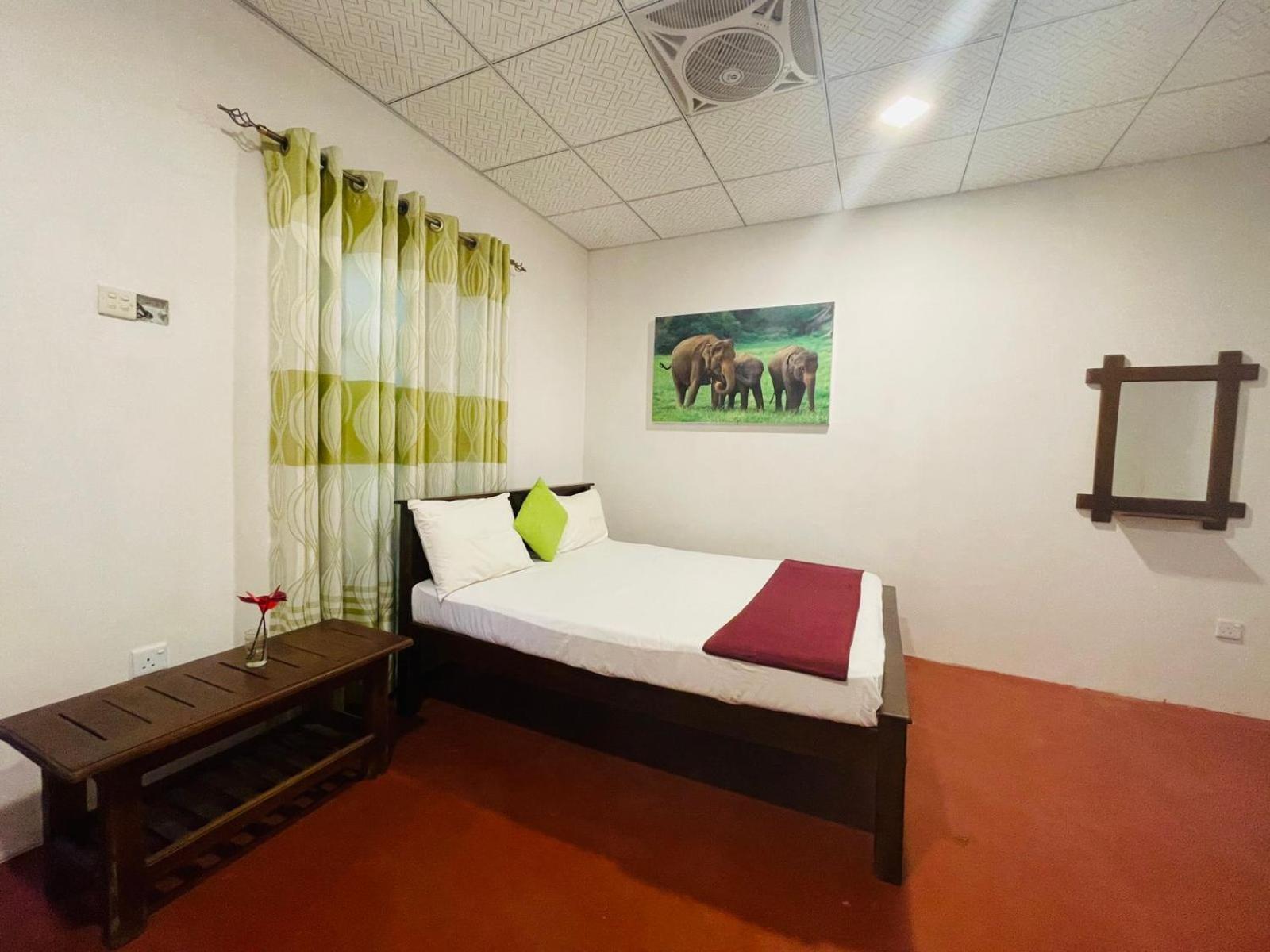 דמבולה Lake Island Home Stay חדר תמונה