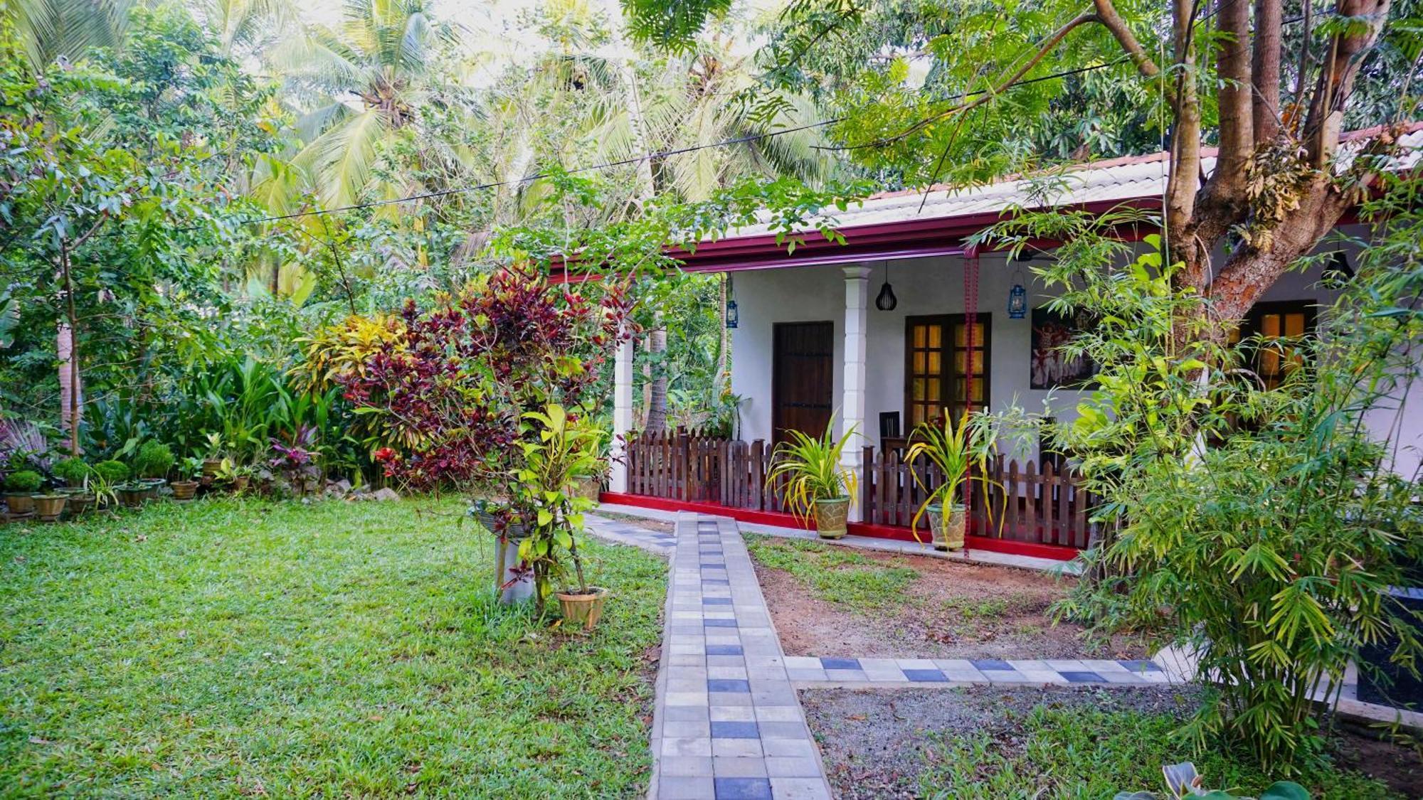 דמבולה Lake Island Home Stay מראה חיצוני תמונה