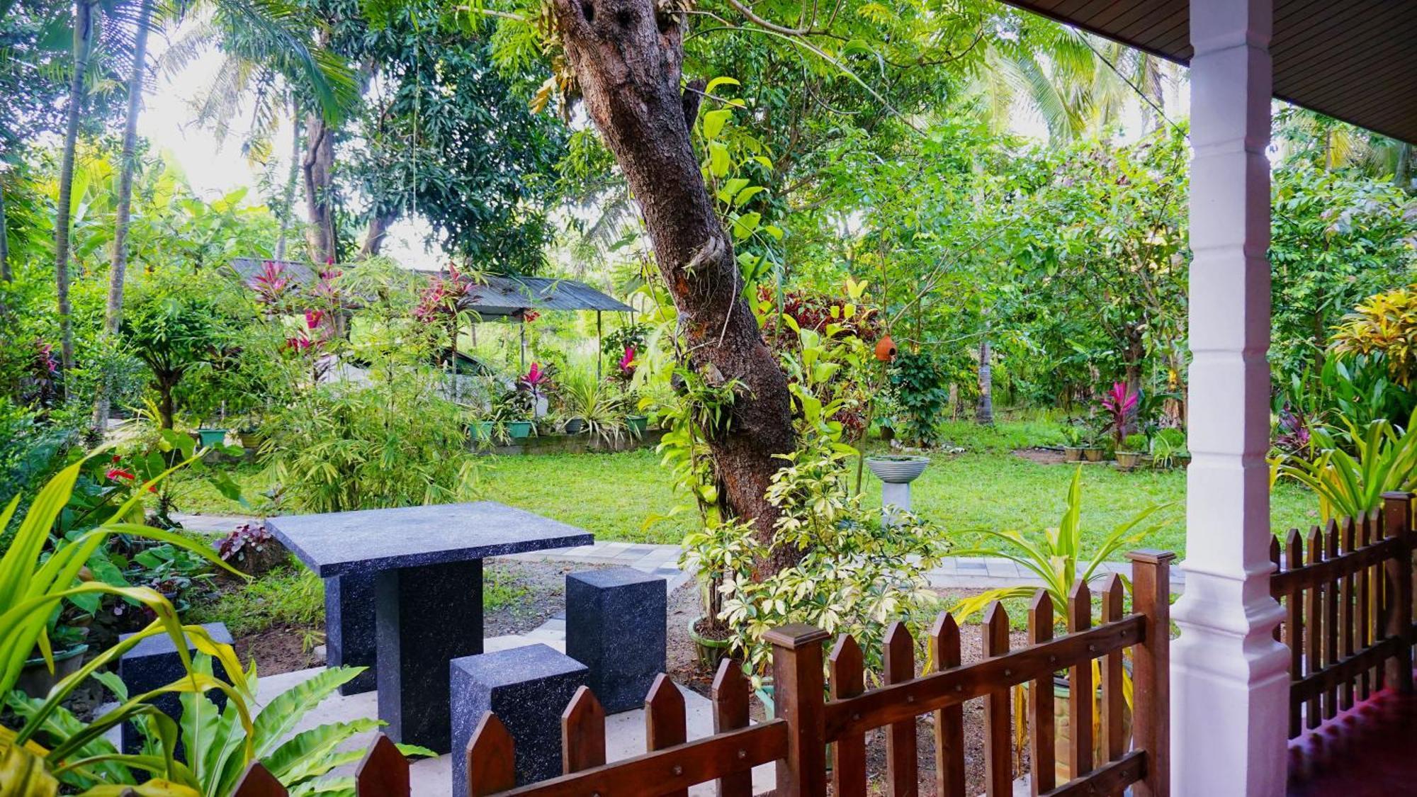 דמבולה Lake Island Home Stay מראה חיצוני תמונה