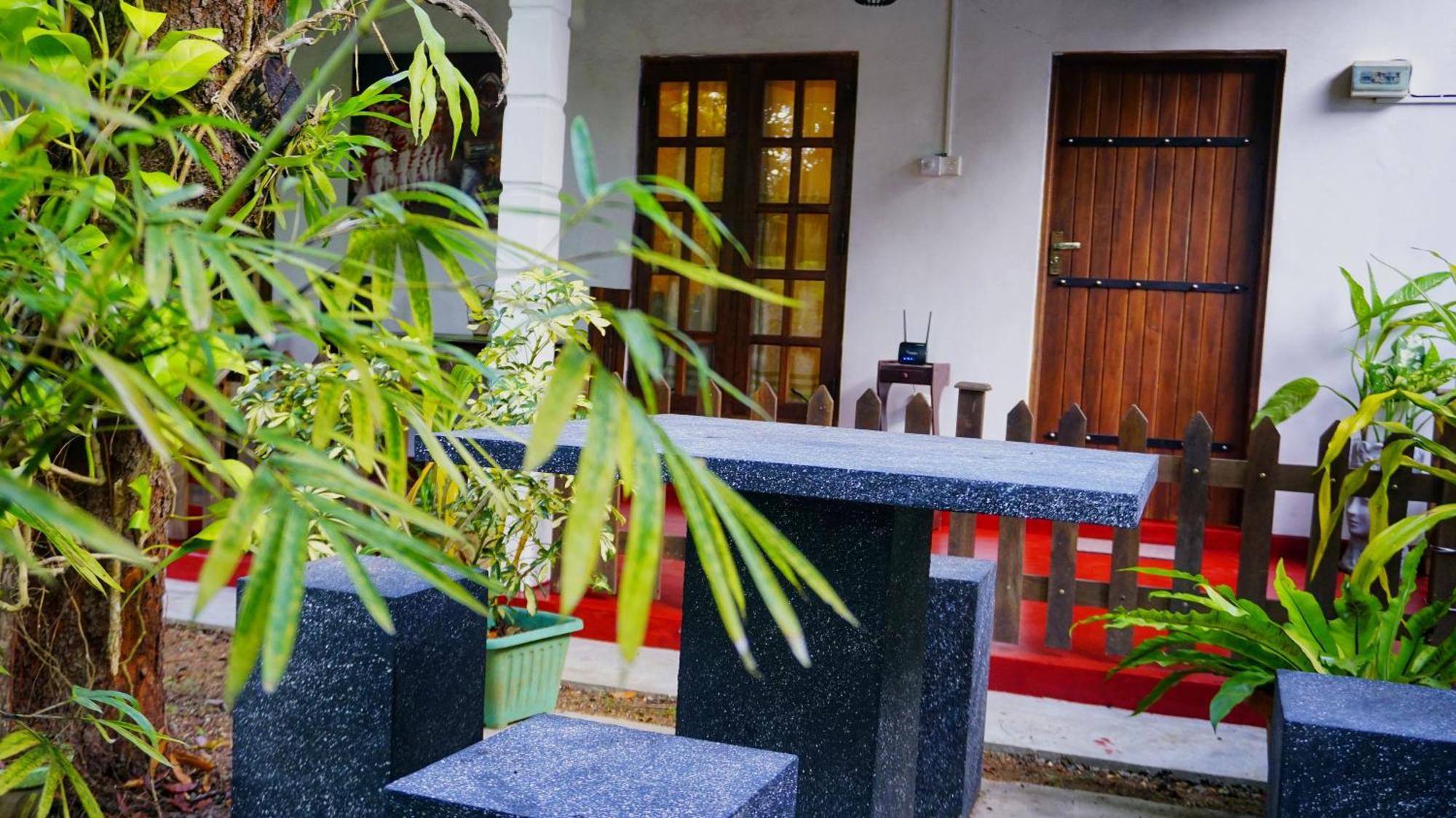דמבולה Lake Island Home Stay מראה חיצוני תמונה