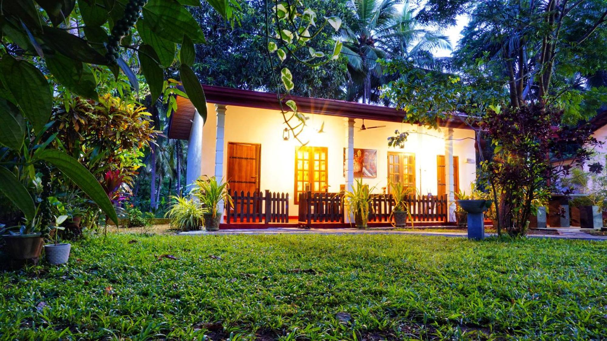 דמבולה Lake Island Home Stay מראה חיצוני תמונה