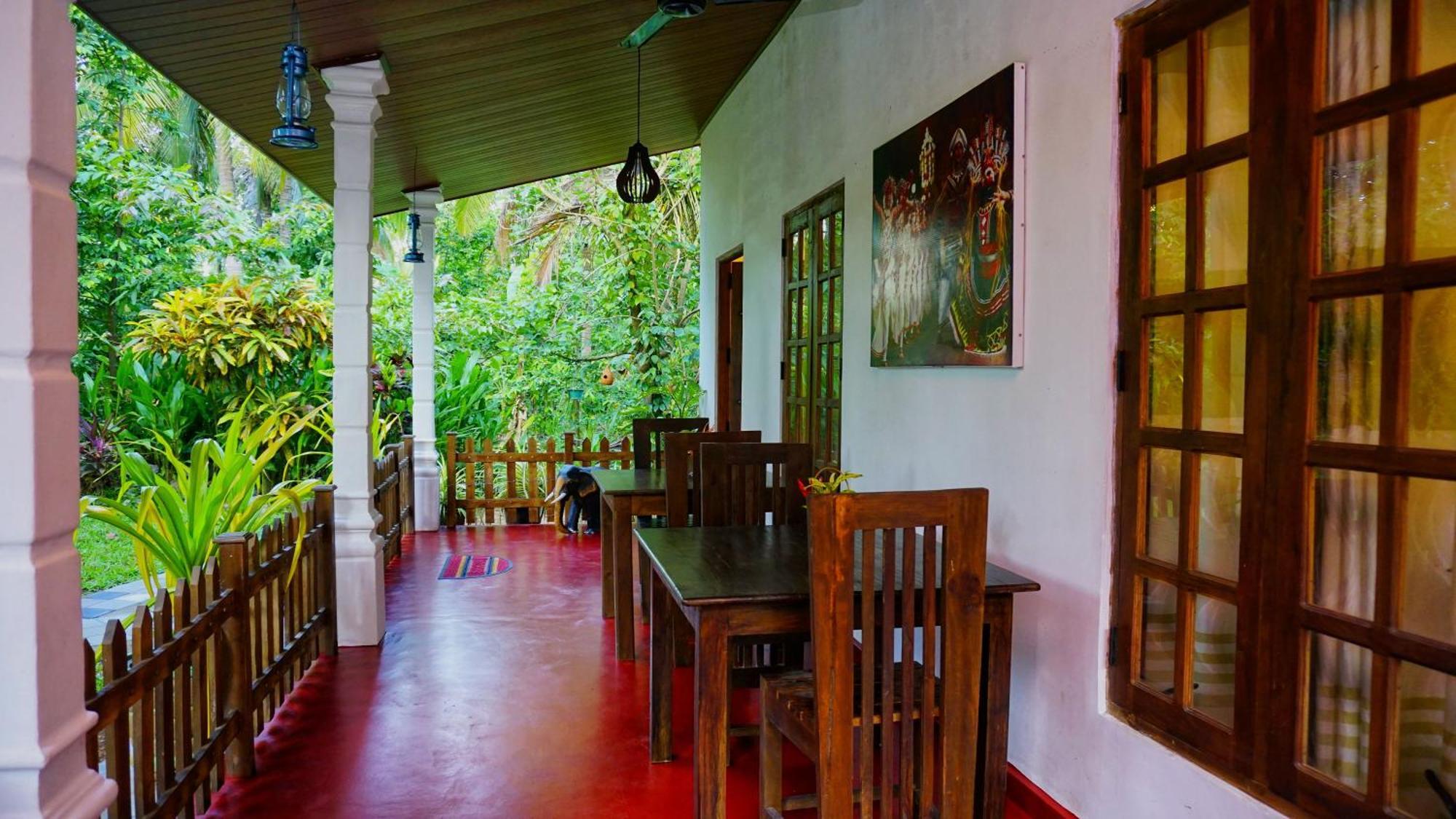 דמבולה Lake Island Home Stay מראה חיצוני תמונה