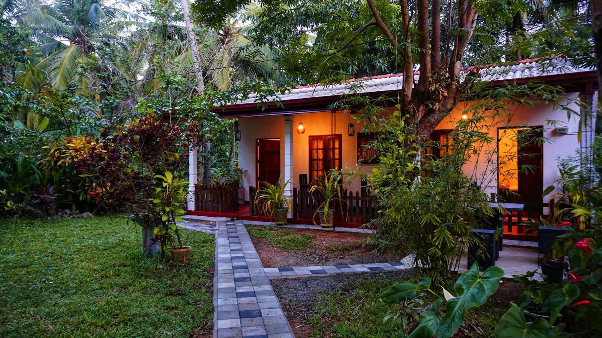 דמבולה Lake Island Home Stay מראה חיצוני תמונה