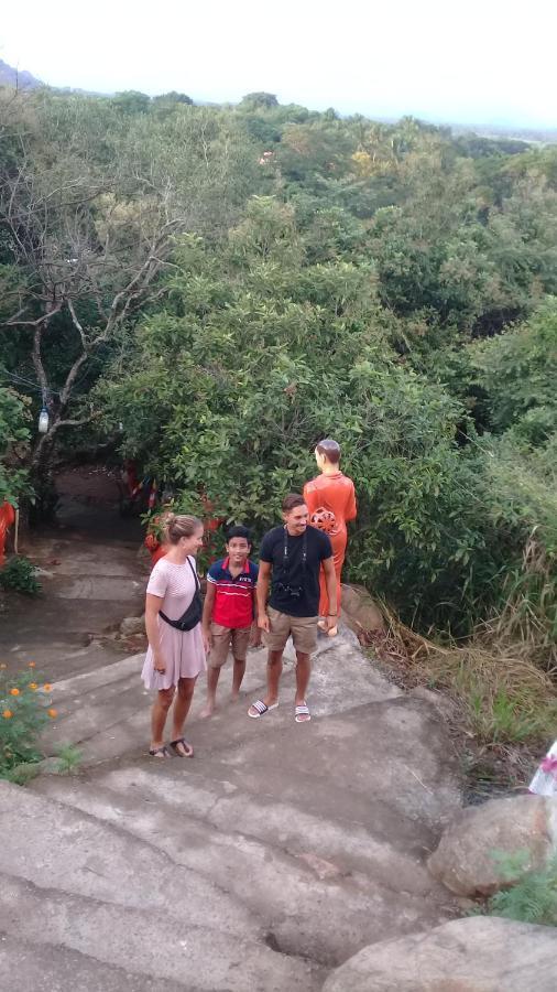 דמבולה Lake Island Home Stay מראה חיצוני תמונה